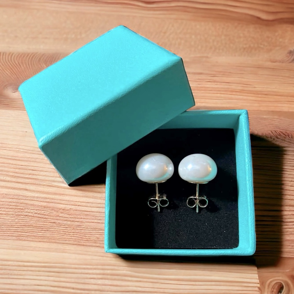 Pearl elegant fashion in teal box